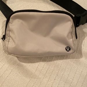 Lululemon everywhere belt bag